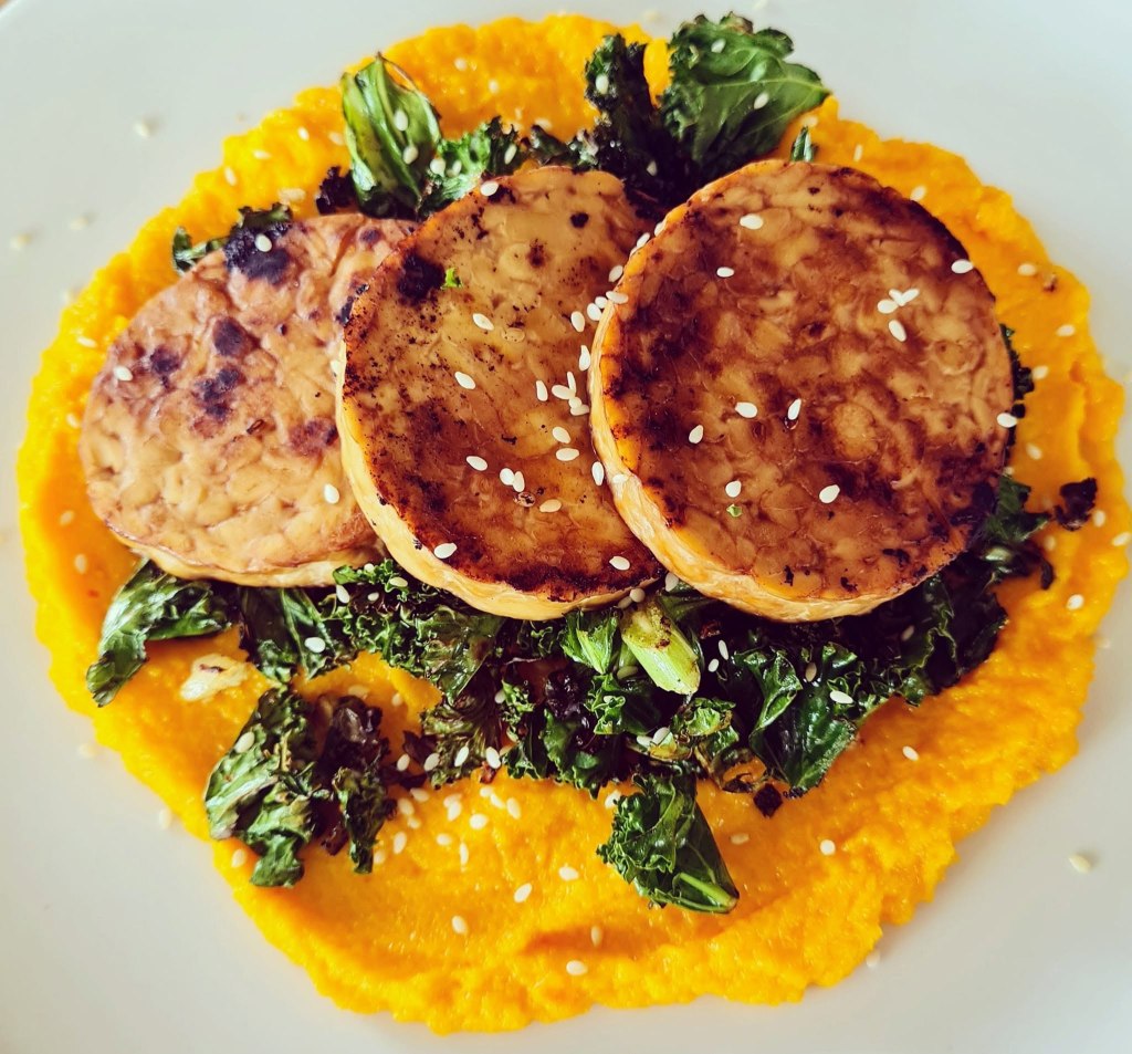 Tempeh with creamy carrot mousse